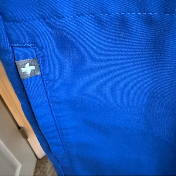 Figs Rafaela Oversized Scrub Top with Blue Mandarin Collar Cap Sleeve Blouse - Picture 7 of 11